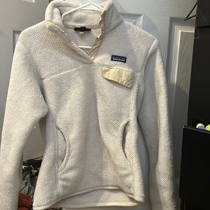 White Patagonia pull over sweatshirt size SMALL
